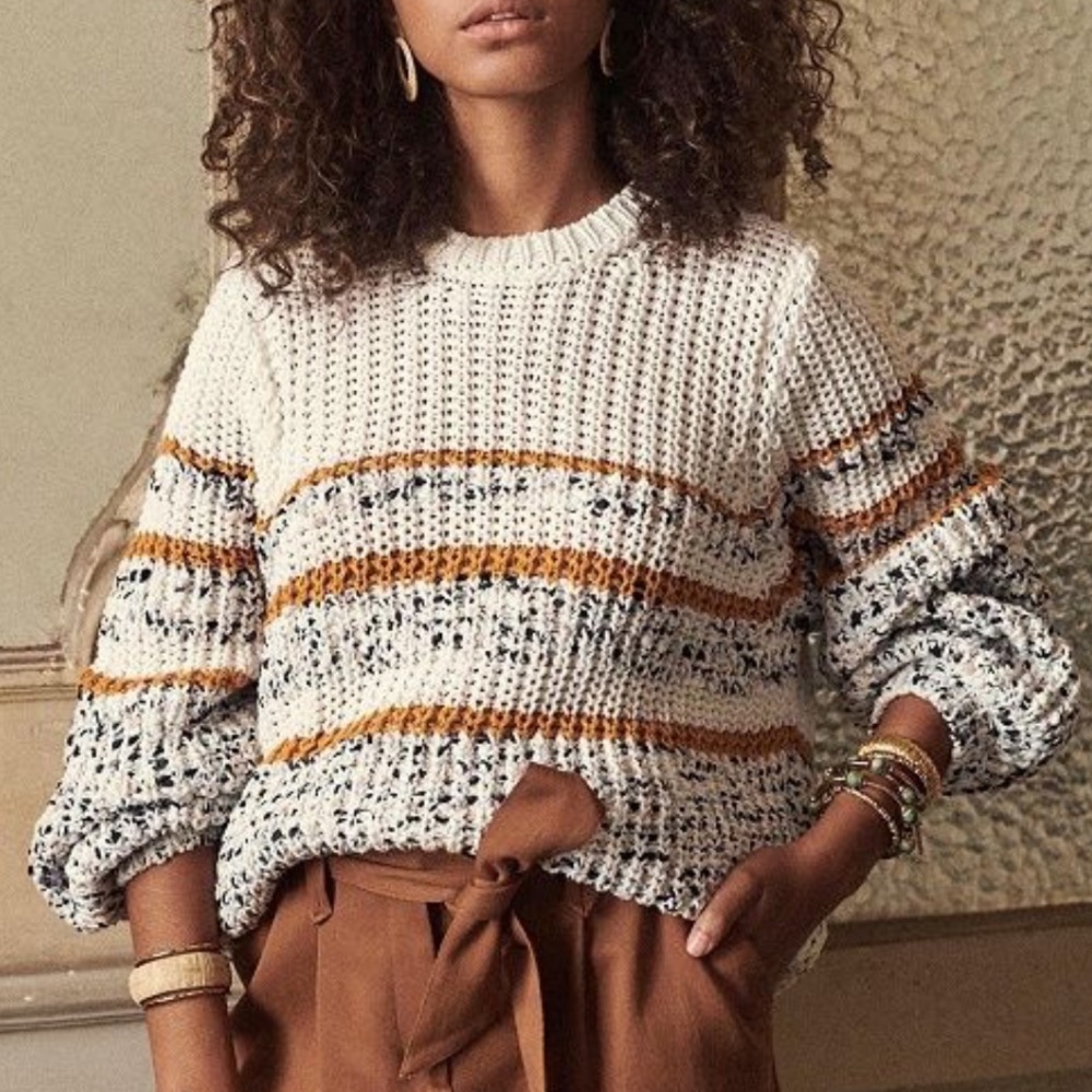 Knit sweater with slightly puffed sleeves